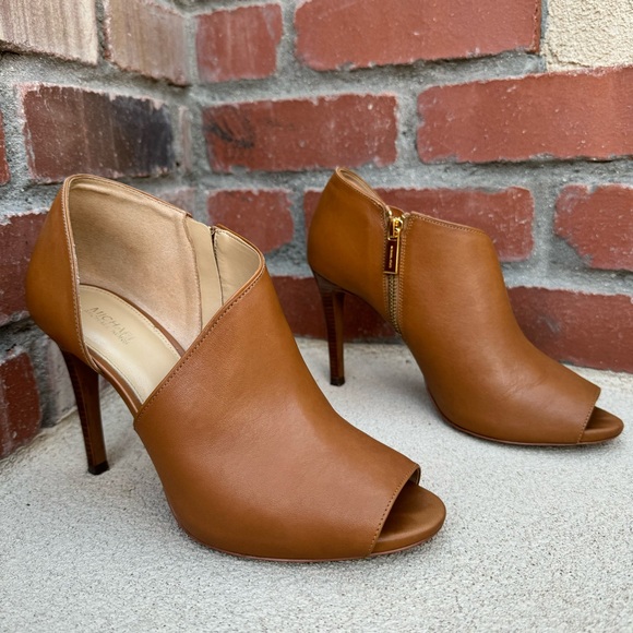 MICHAEL MICHAEL KORS
Elodie Leather Peep Toe Side Zip Shooties Sz 9 - Picture 4 of 13